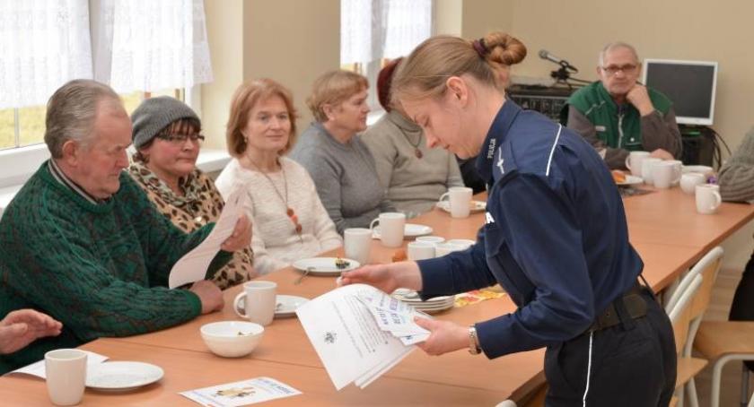 Loryniec. Z seniorami o tym, jak ustrzec się przed oszustami