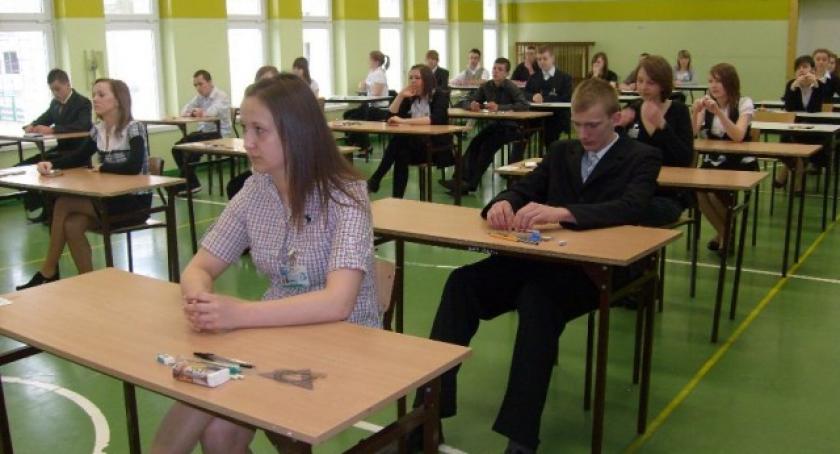 Gimnazjaliści piszą testy