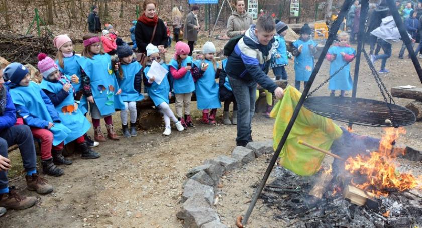 Pożegnali zimę, powitali wiosnę, czyli wspólna zabawa w kościerskiej Strzelnicy