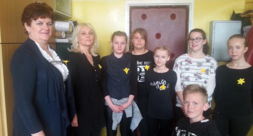 Dziemiany. Rozdawali żonkile. Uczcili bohaterów powstania w getcie warszawskim