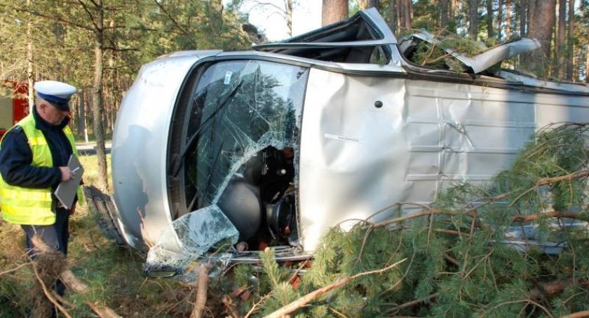 Korne - Bytów. Wypadek podczas wyprzedzania - 26-latek w szpitalu