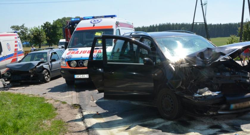 Skorzewo. Zderzenie dwóch pojazdów - cztery osoby w szpitalu