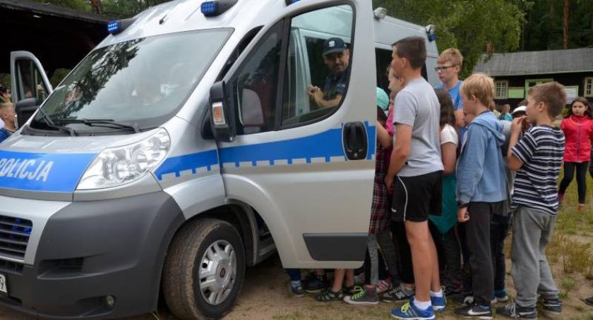 Kościerzyna. Policjanci odwiedzili wyoczywające w PCM dzieci