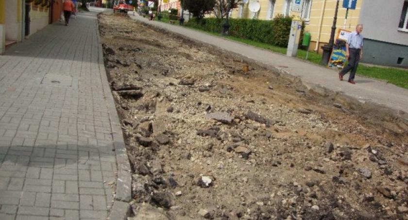 Drogowcy rozkopują ulicę Świętojańską. Kolejne utrudnienia w ruchu