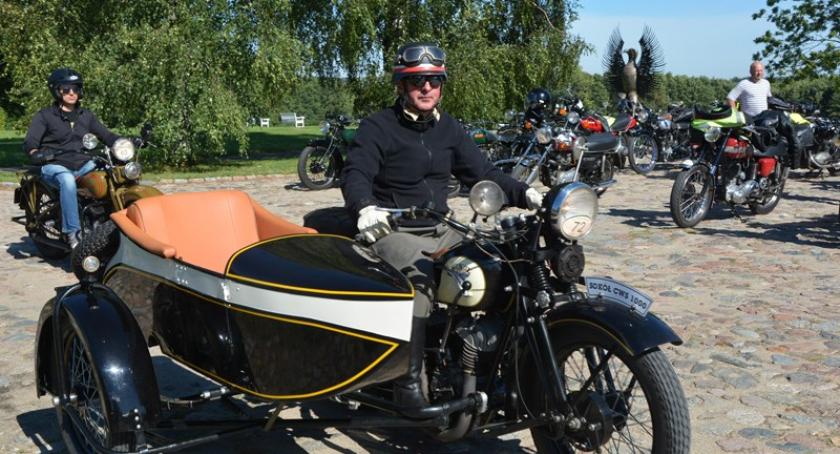Ponad sto zabytkowych motocykli przejechało kościerskimi drogami