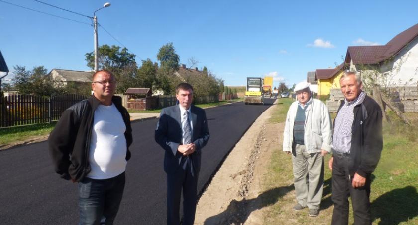 Gm. Karsin. Droga asfaltowa Osowo-Zamość wykonana