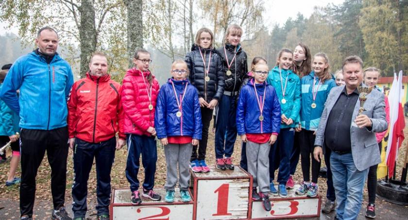 Garczyn. Dziewczęta z Nowej Karczmy triumfowały w Wojewódzkich Mistrzostwach w Biegach Przełajowych
