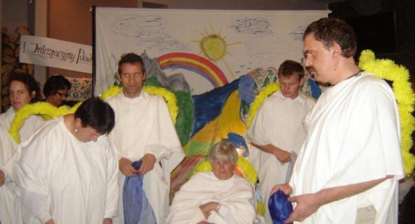 Niepełnosprawni na pikniku w 