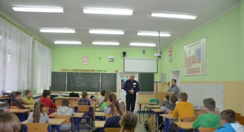 Lipusz. Policjanci z wizytą u gimnazjalistów
