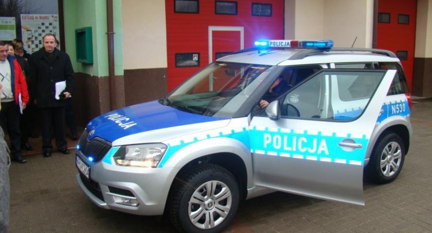 Karsińscy stróże prawa z nowym radiowozem