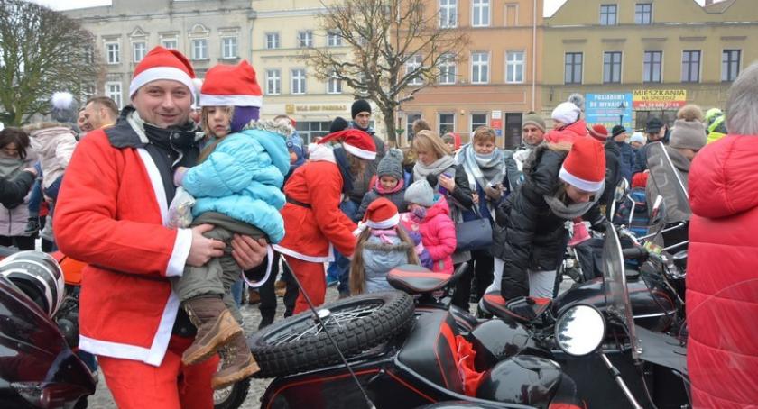 Mikołaje na motorach opanowały kościerski rynek