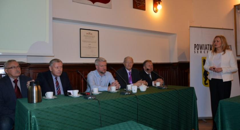 Zadłużenie powiatu spada - zarząd podsumowuje półmetek kadencji
