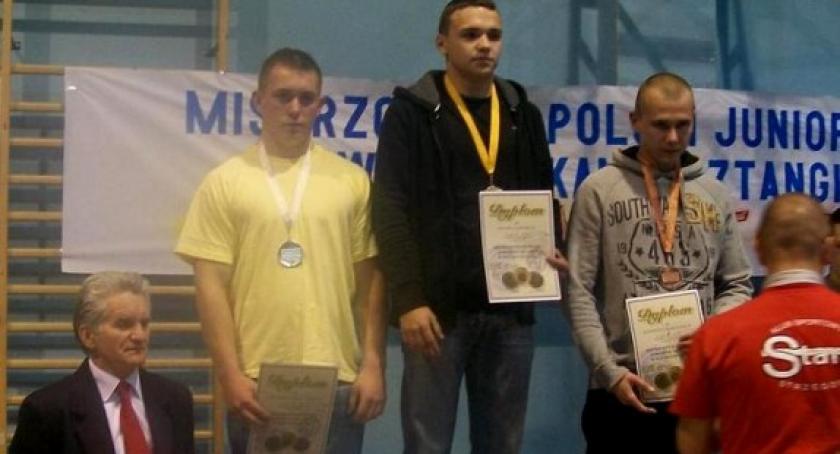 Wicemistrz w podnoszeniu sztangi leżąc