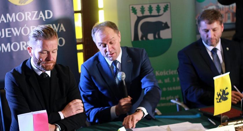 Umowy na dofinansowanie węzłów integracyjnych w Kościerzynie, Chojnicach i Człuchowie podpisane