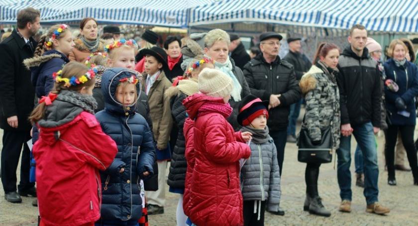 Kościerzyna. Wspólne Świąteczne Kolędowanie na rynku