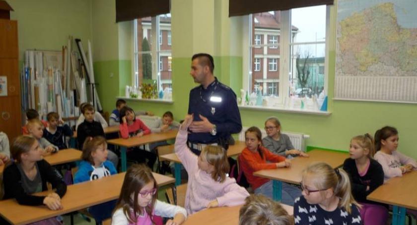 Policjanci odwiedzili uczniów Szkoły Podstawowej nr 2 w Kościerzynie