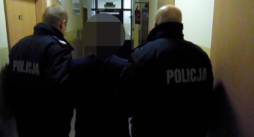 Złodzieje zatrzymani po policyjnym pościgu - pomogli mieszkańcy
