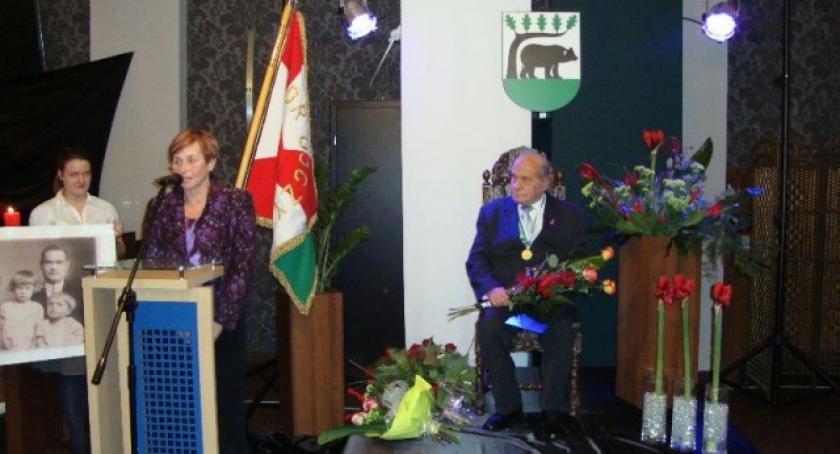 Insygnia Honorowego Obywatela dla Romualda Wołodźki