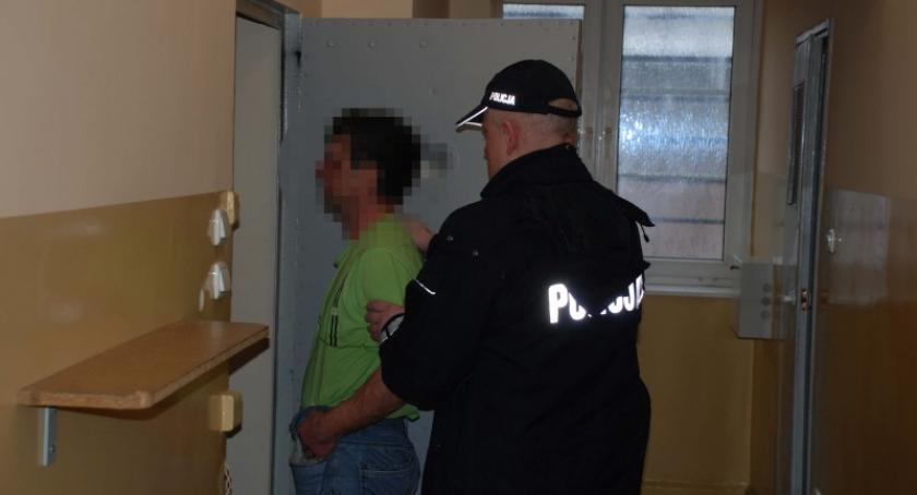 Kościerzyna. Nietrzeźwy kierowca z pijanymi kolegami chciał zaatakować policjantów