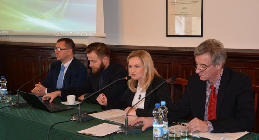 Slalomem po drogach - samorządowcy domagają się przebudowy dróg wojewódzkich