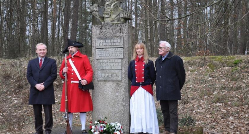 Gm. Nowa Karczma. Upamiętnili 195. rocznicę śmierci Józefa Wybickiego