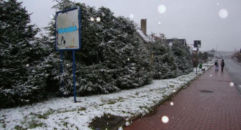 Spadł pierwszy śnieg. Pługi w pogotowiu