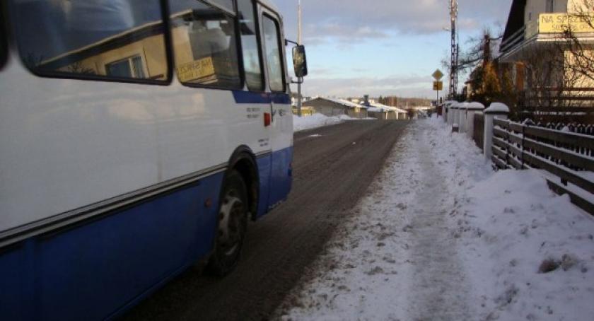 Drogi przejezdne, ale śnieg utrudnia ruch