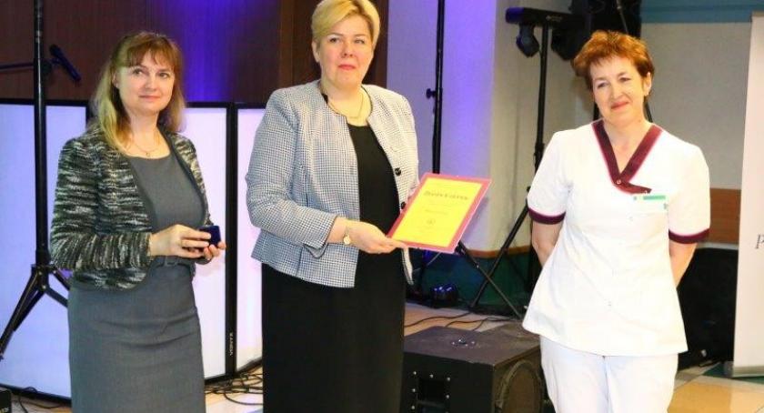 Kościerzyna. Wyróżnienia i podziękowania dla pielęgniarek i położnych