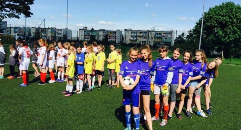 Reprezentantki szkoły w Łubianie w finale wojewódzkim w mini piłce nożne