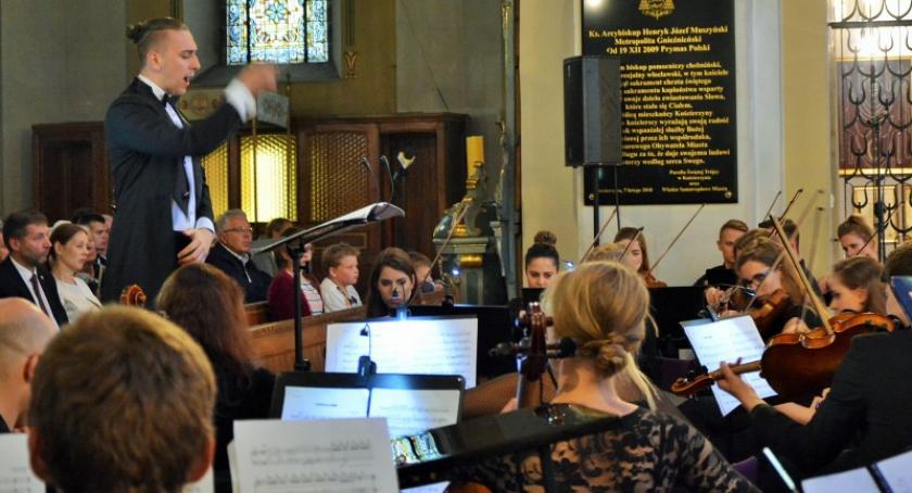 Wyjątkowy koncert Szymona Sutora z okazji 100-lecia kościoła Świętej Trójcy w Kościerzynie