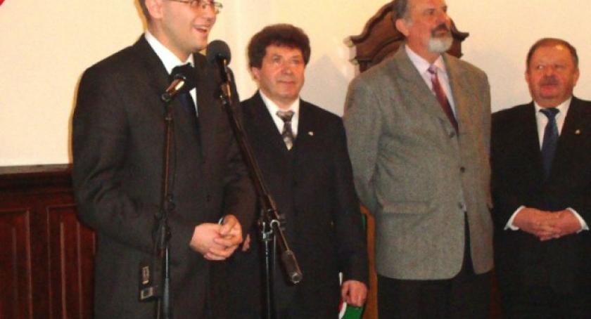 Noworoczne spotkanie samorządowców z emblematem w tle