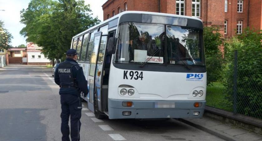 By bezpiecznie dotrzeć do celu - trwają policyjne kontrole autokarów