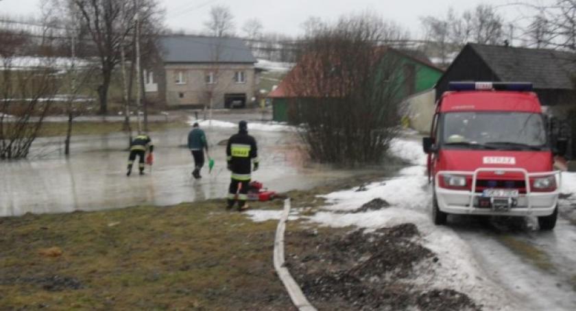 Powiat kościerski. Powalone drzewa i zalane piwnice