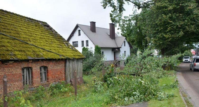 Część powiatu nadal bez prądu - uruchomiono dodatkowe telefony, by zgłaszać awarie