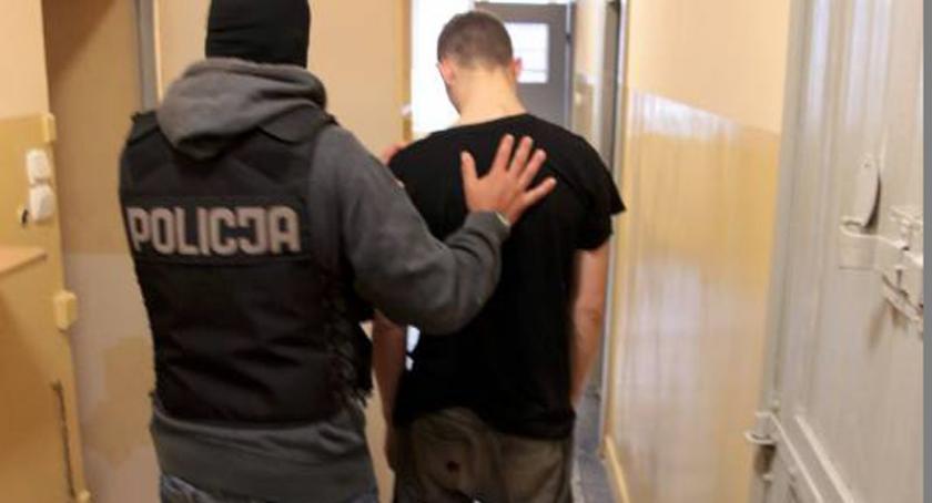 Kościerzyna. Wybił szybę w sklepie - 17-latek z zarzutem uszkodzenia mienia