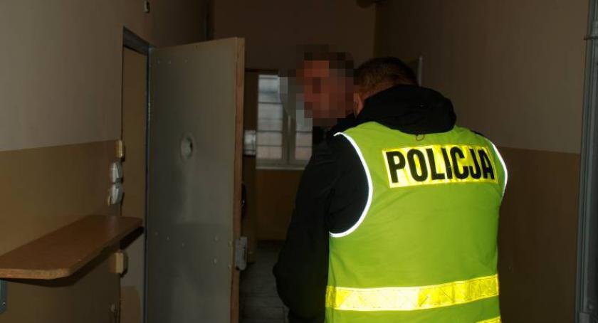 Australijczyk uciekał policji, bo spieszył się na samolot, którym miał lecieć następnego dnia