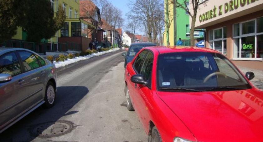 Koniec z bezpłatnym parkowaniem przy szkołach
