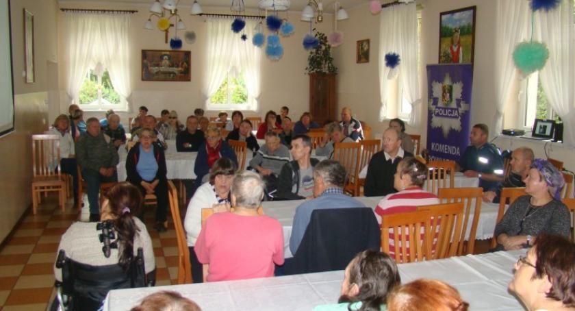 Policjanci spotkali się z podopiecznymi DPS w Cisewiu