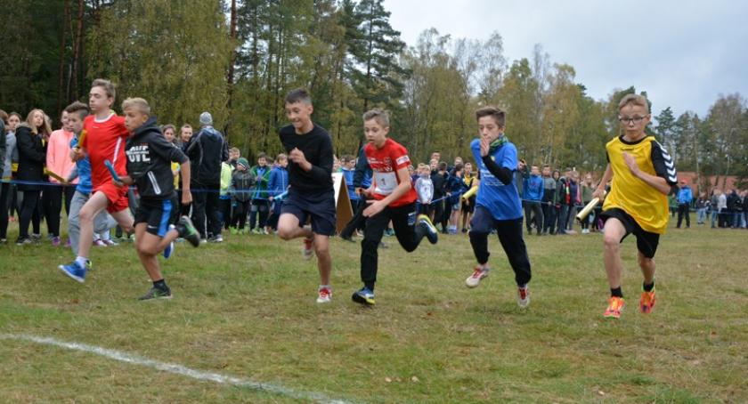 Garczyn. Ponad 400 zawodników na starcie powiatowych biegów przełajowych