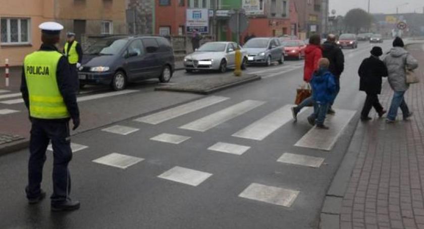 Ruszyła akcja Znicz - więcej kontroli i policyjnych patroli