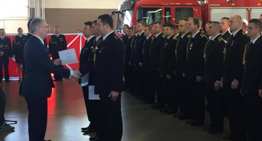 Awanse i nagrody dla kościerskich strażaków z okazji Święta Niepodległości