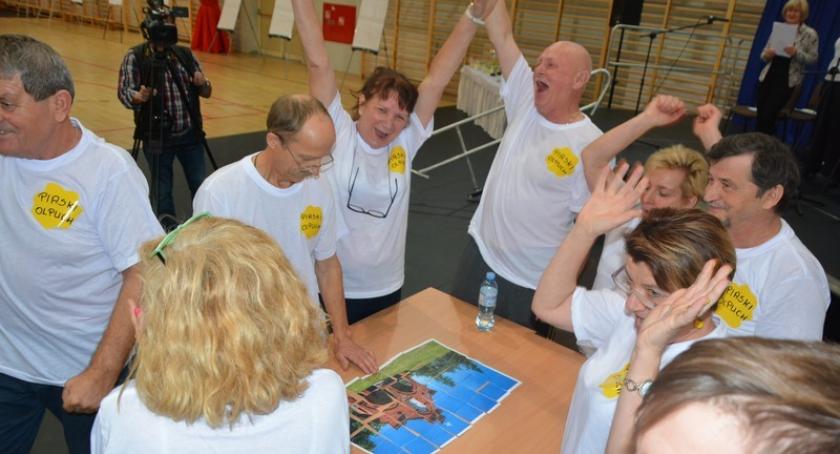 Ubijali pianę i wiązali krawaty - rywalizacja seniorów w Starej Kiszewie