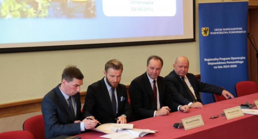 Budowa przystani kajakowej nad kanałem Wdy w Bąku oficjalnie z dotacją