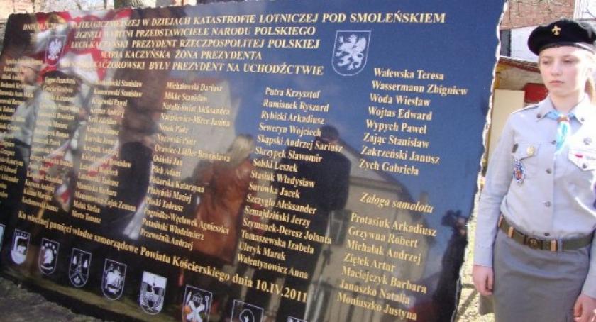 W rocznicę katastrofy smoleńskiej odsłonili tablicę