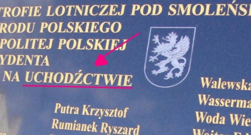Tablica pamiątkowa z błędami!