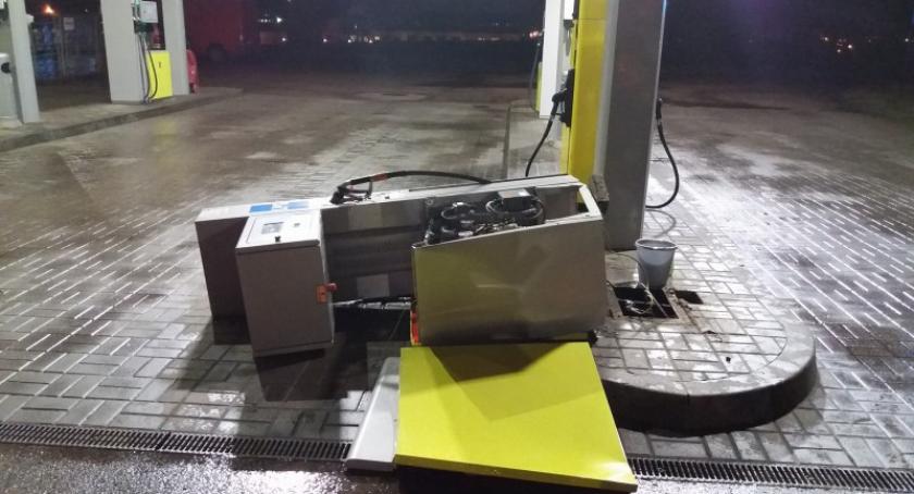 Kościerska Huta. Ciężarówka uszkodziła dystrybutor z gazem