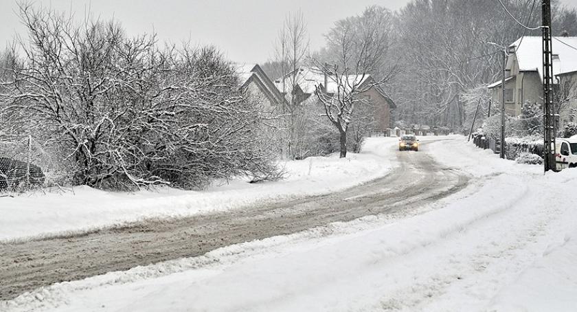 Pada śnieg. Synoptycy zapowiadają też silny wiatr