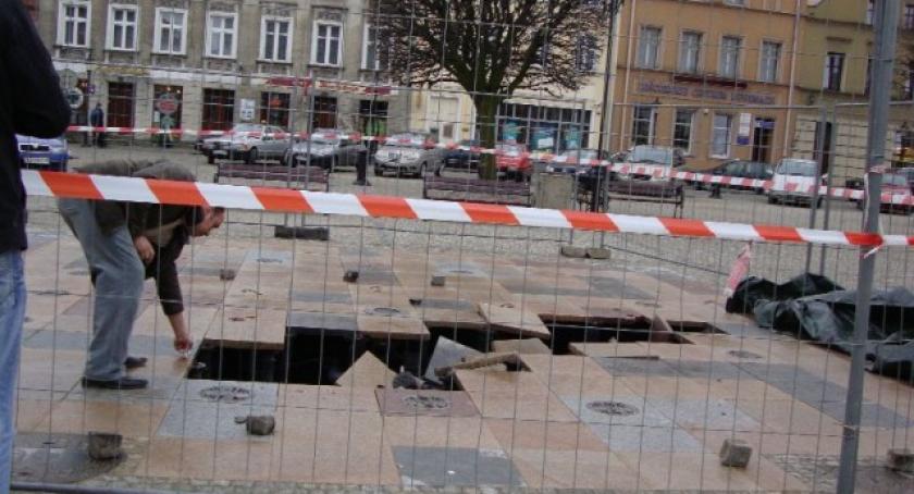 Policjanci ustalili sprawcę uszkodzenia fontanny