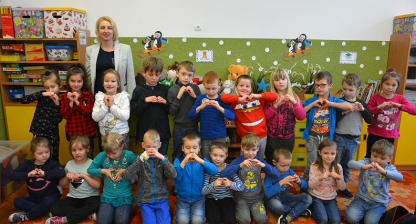 Przedszkolaki z Nowej Karczmy o tym, za co kochają babcie i dziadków