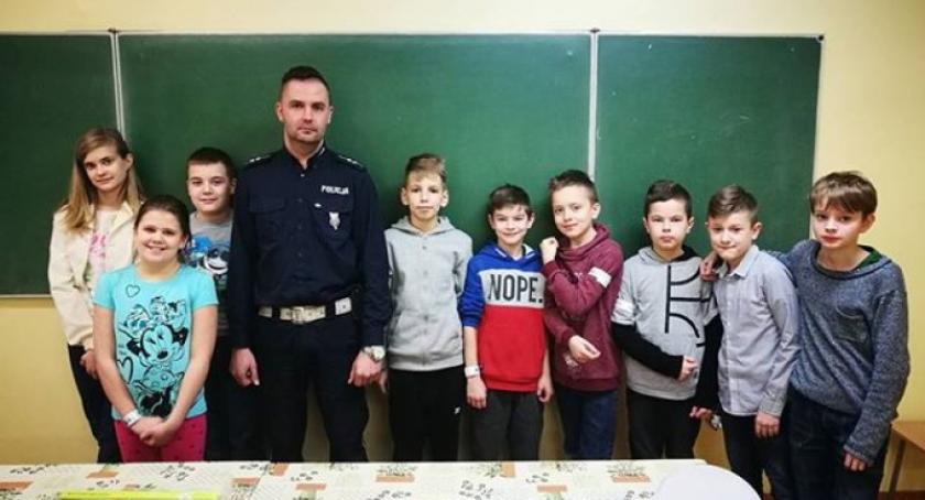 Policjanci radzili, jak bezpiecznie spędzić ferie